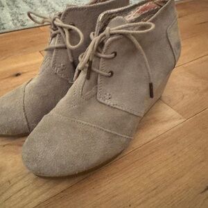 Like new Tom wedges